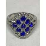 A SILVER DESIGNER DRESS RING WITH BLUE AND CLEAR STONES IN A DIAMOND DESIGN SIZE R