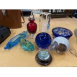 A COLLECTION OF GLASSWARE TO INCLUDE PAPERWEIGHTS, A TRINKET BOX AND A PAINTED ELEPHANT