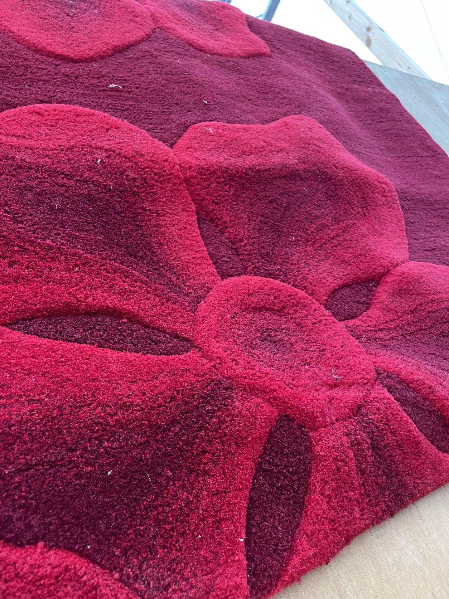 A MODERN RED FLORAL RUG - Image 2 of 2