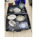 AN ASSORTMENT OF CERAMIC AND GLASS KITCHEN ITEMS TO INCLUDE SERVING DISHES ETC
