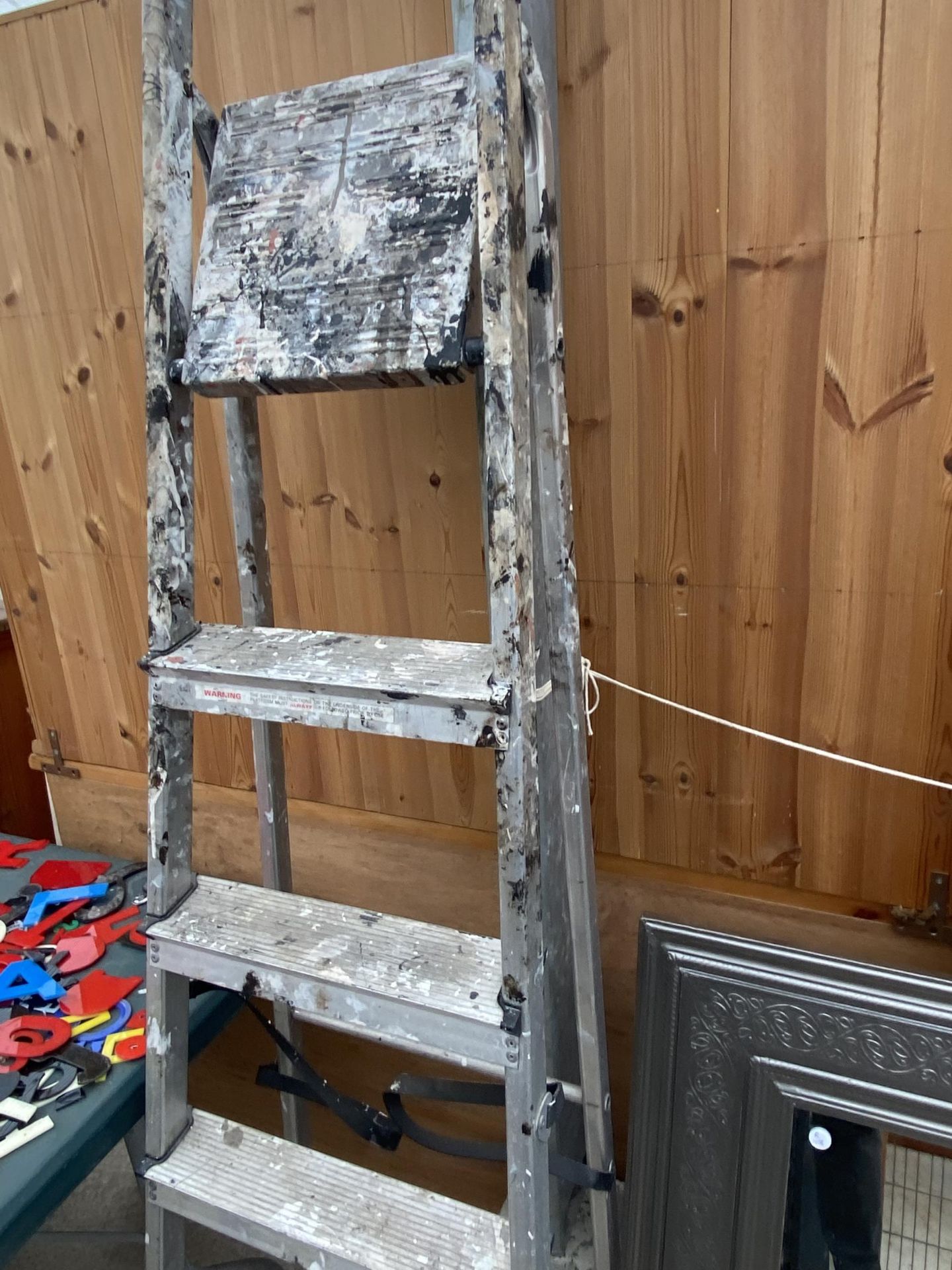 AN ALLUMINIUM FIVE RUNG STEP LADDER AND A FURTHER FOUR RUNG ALLUMINIUM STEP LADDER - Image 2 of 2