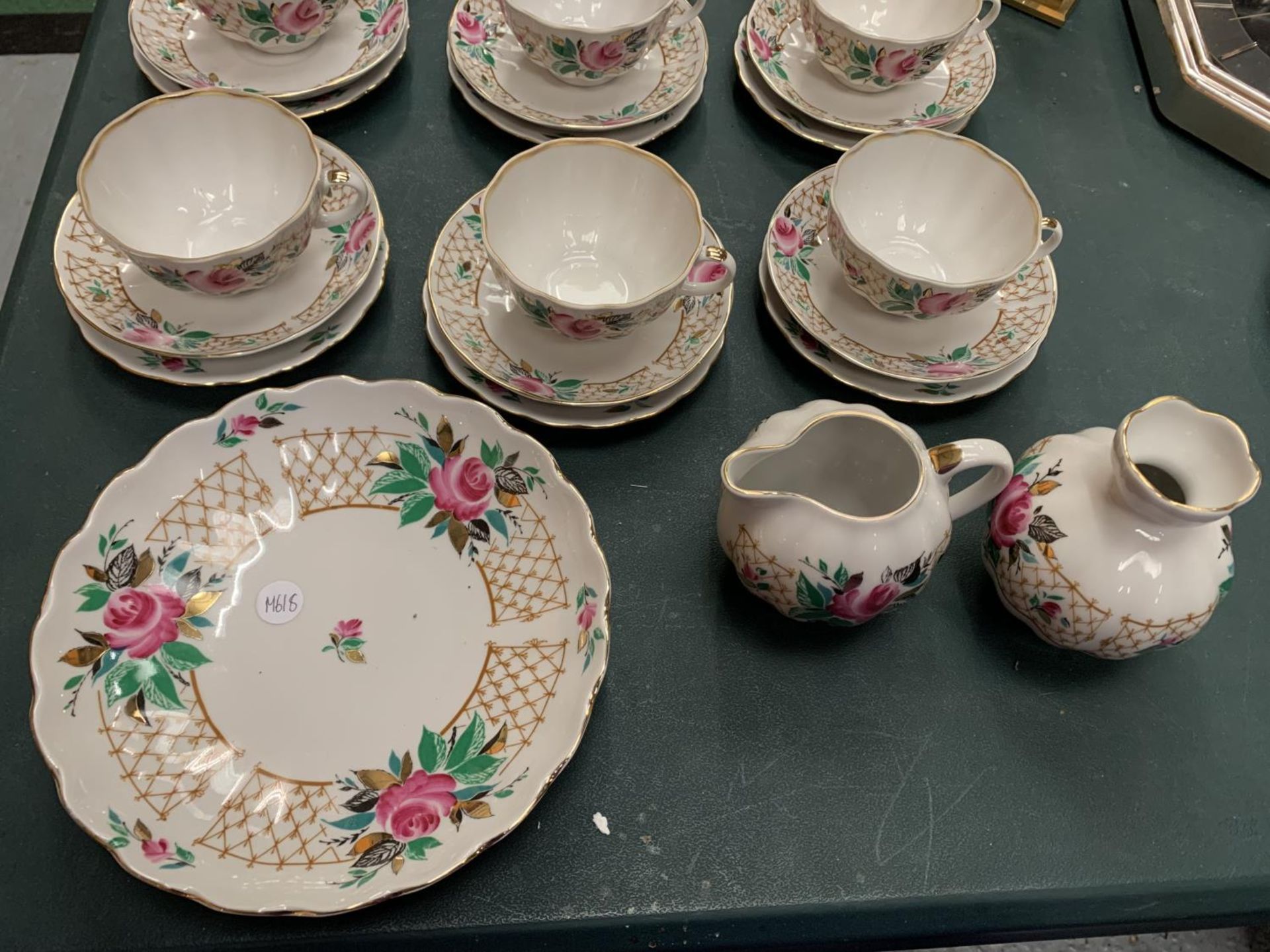 A TEASET TO INCLUDE CUPS, SAUCERS, TEAPOT, SUGAR BOWL, MILK JUG ETC - Image 4 of 4