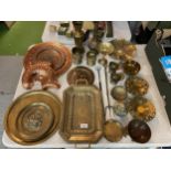 A LARGE QUANTITY OF COPPER AND BRASSWARE TO INCLUDE WALL PLAQUES, VASES, MINI COAL SCUTTLES,