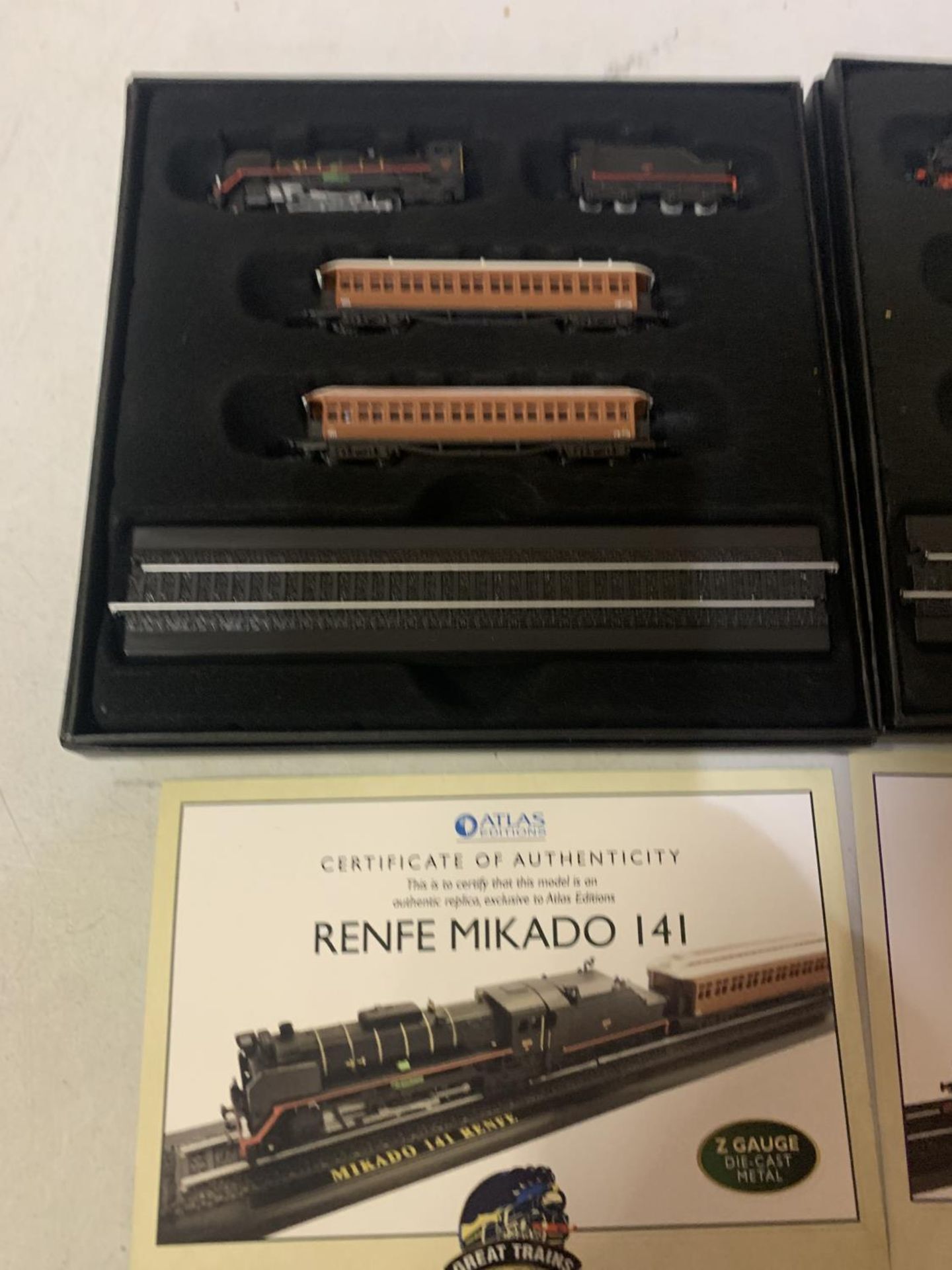TWO MINI TRAINS SCALE 1/220 TO INCLUDE RHEINGOLD AND RENFE MIKADO 141 - Image 3 of 4