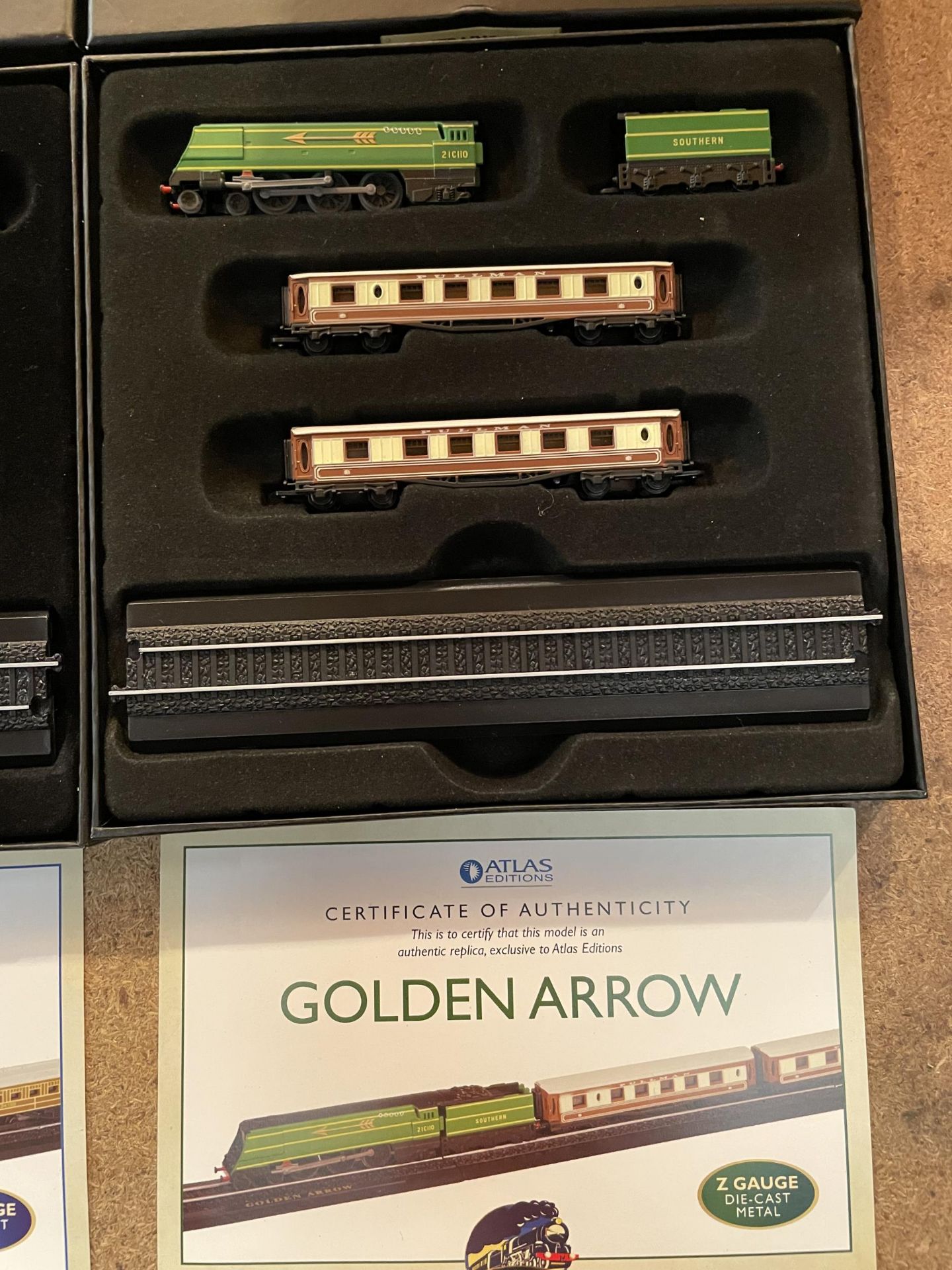 TWO MINI TRAINS SCALE 1/220 TO INCLUDE GOLDEN ARROW AND THE MALLARD - Image 3 of 3