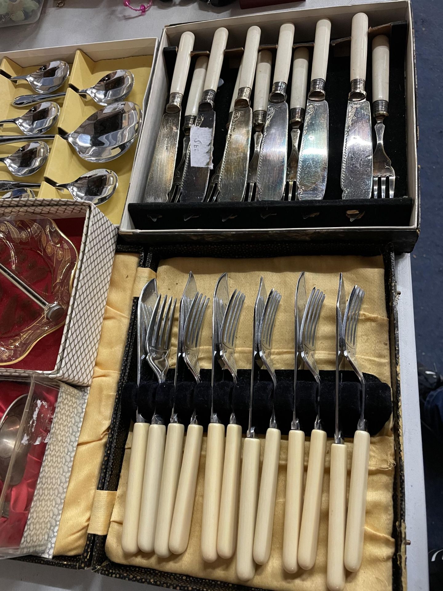 SIX BOXES OF FLATWARE TO INCLUDE KNIVES, FORKS, SPOONS ETC, PLUS A BOXED EGGCUP, NAPKIN RING SET - Image 2 of 4