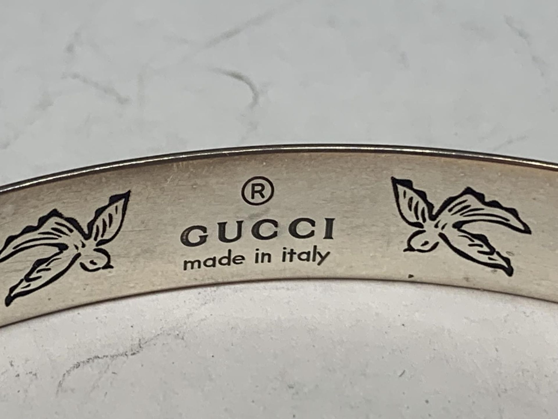A GUCCI BLIND FOR LOVE BANGLE WITH A PRESENTATION BOX - Image 5 of 6