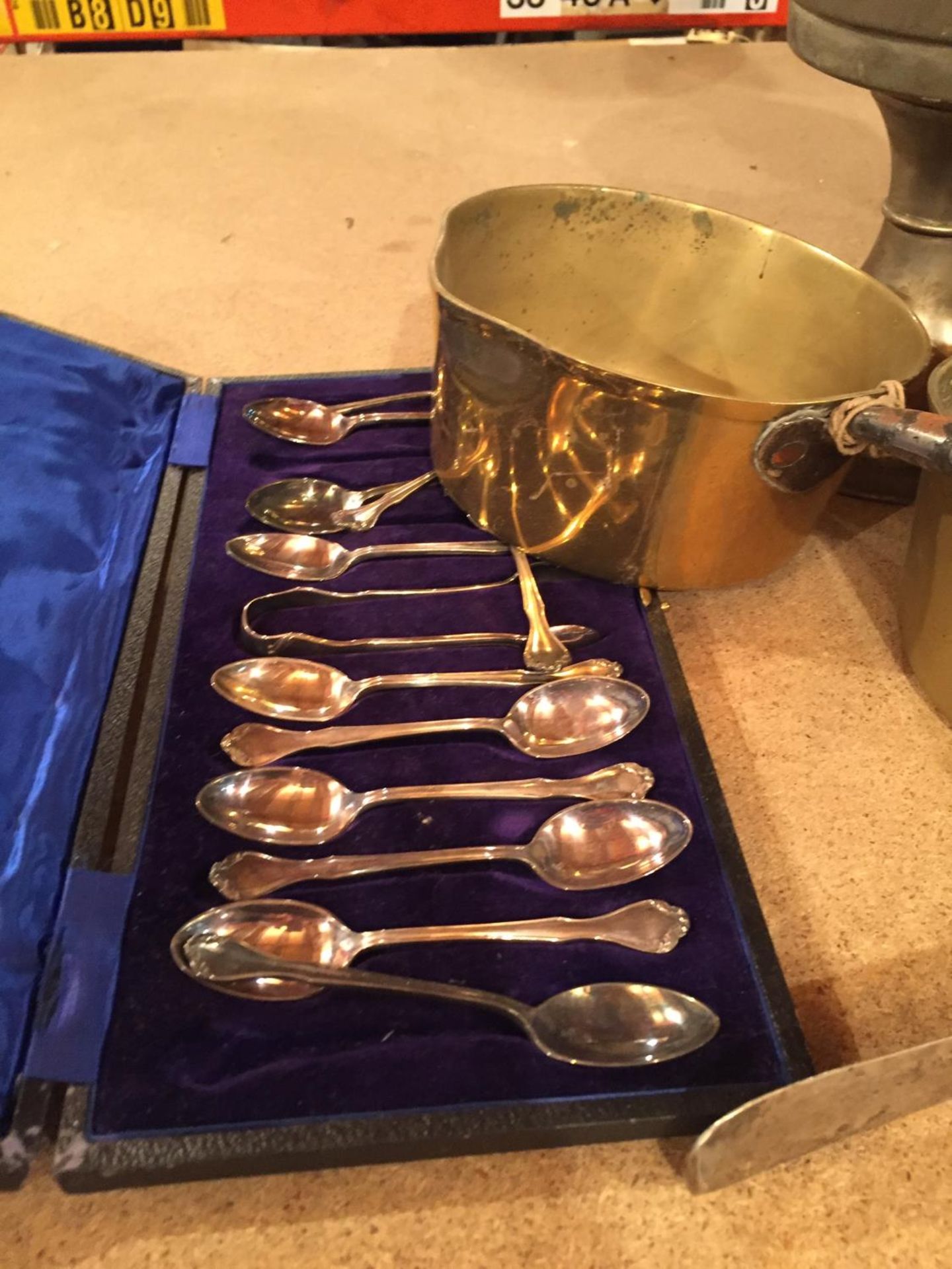 TWO BRASS PANS, AN OIL LAMP, LADEL AND A BOX OF SPOONS - Image 2 of 4