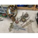 AN ASSORTMENT OF BRASS ITEMS TO INCLUDE TOASTING FORKS, A MIRROR AND KEBAB SKEWERS ETC