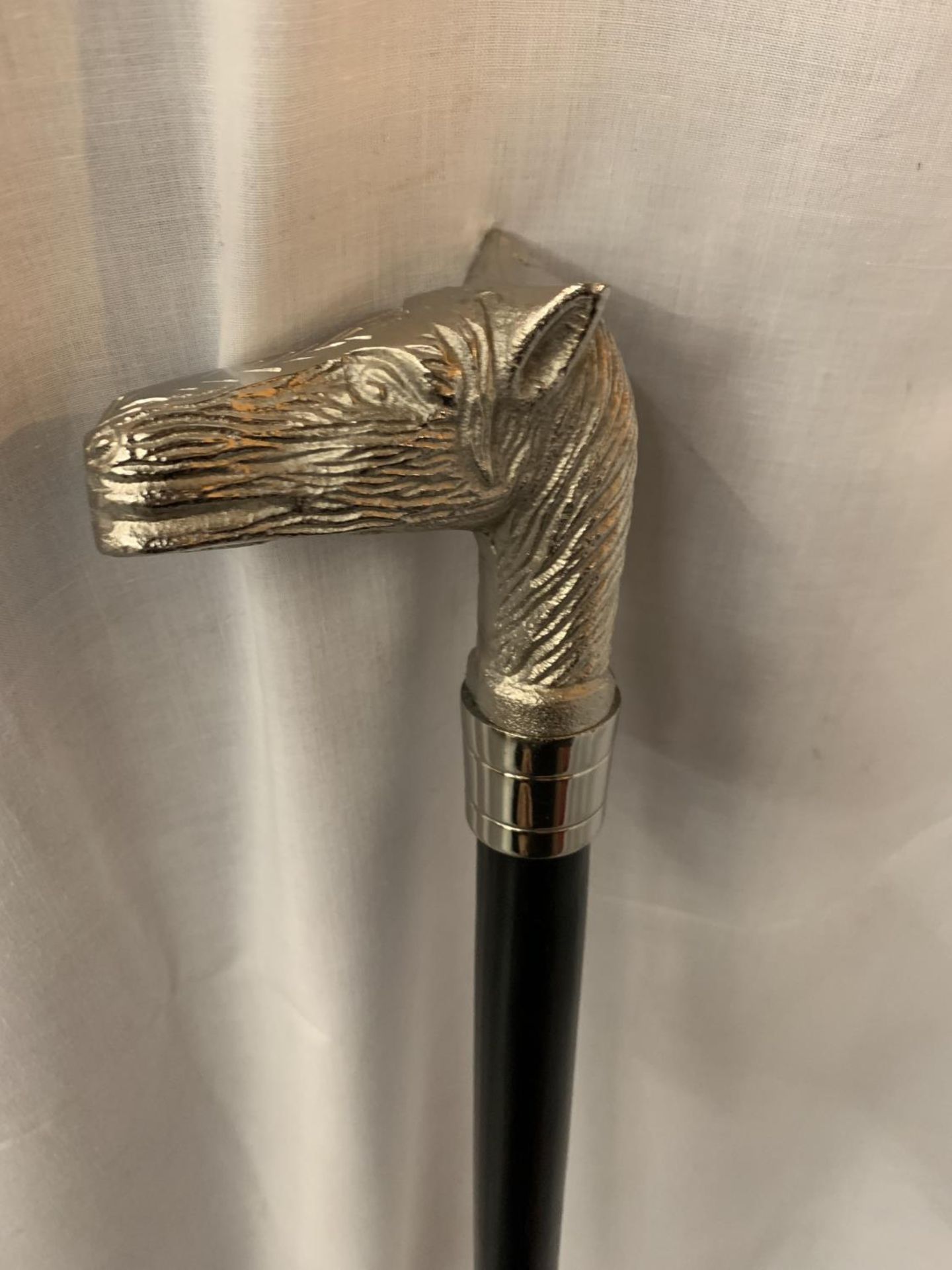 A WALKING CANE WITH A SILVER COLOURED HORSES HEAD TOP - Image 3 of 3