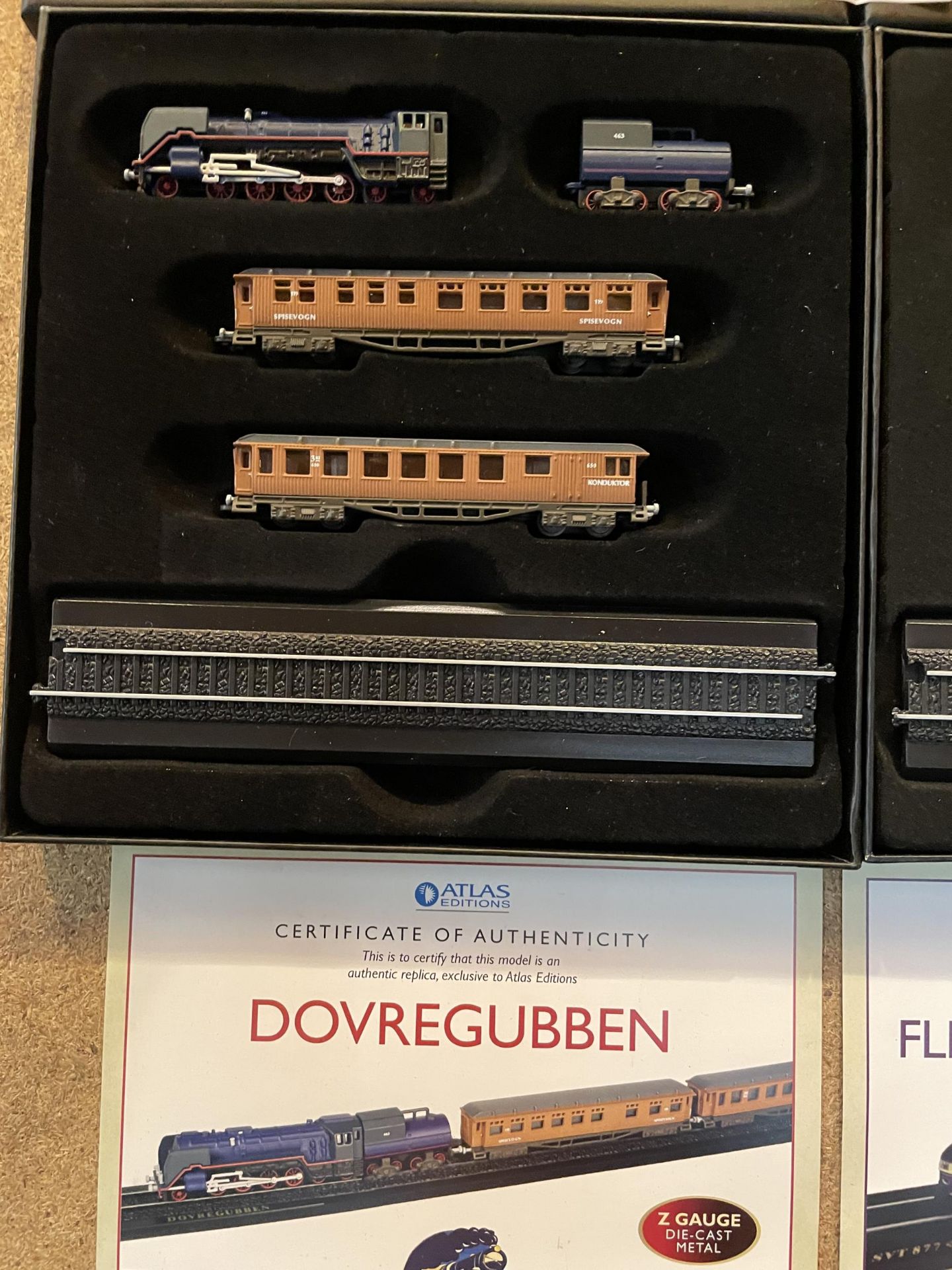 TWO MINI TRAINS SCALE 1/220 TO INCLUDE FLIEGENDER HAMBURGER AND DOVREGUBBEN - Image 2 of 3