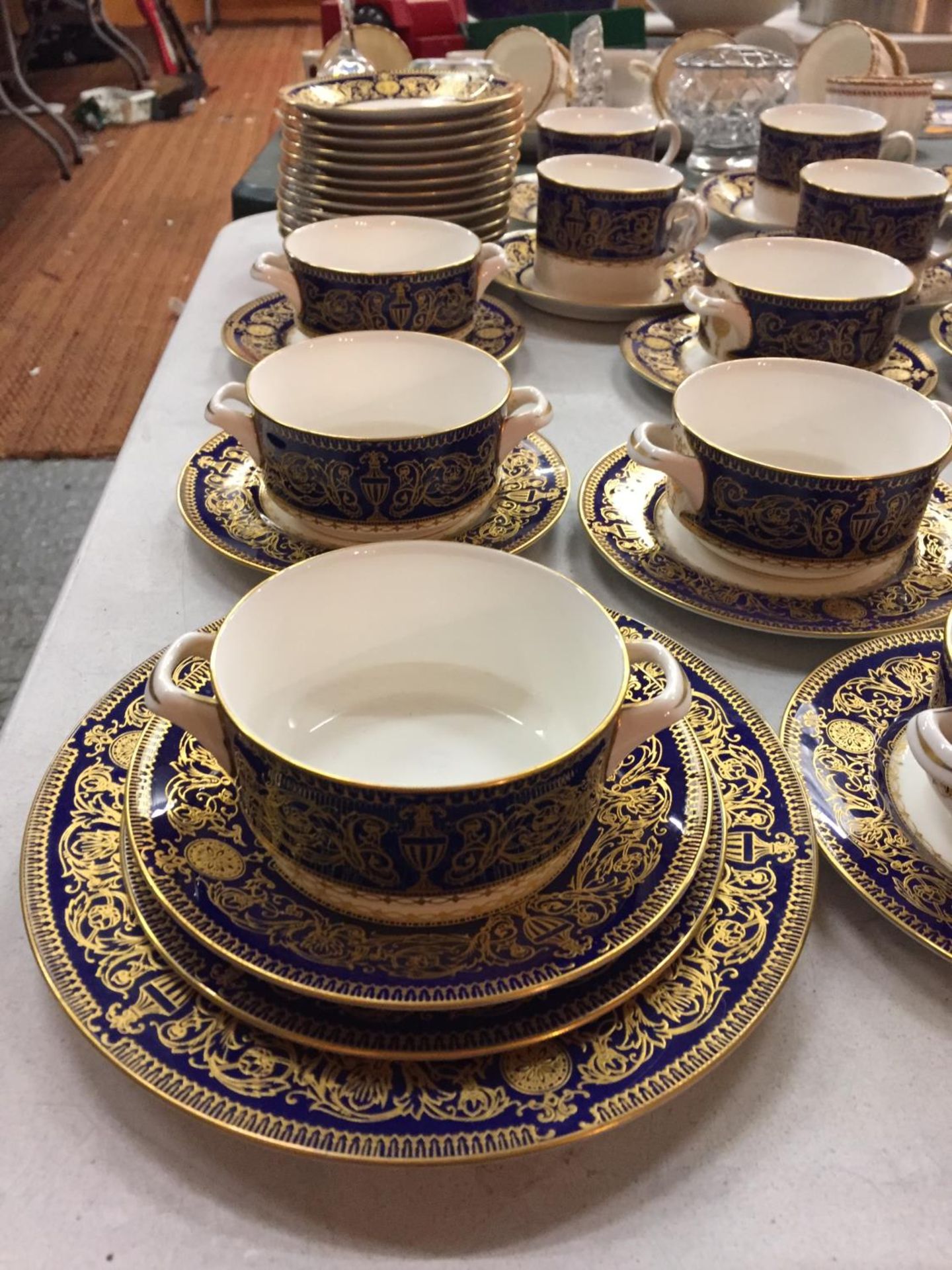 A SELECTION OF 1969 ROYAL WORCESTER 'SANDRINGHAM' BLUE AND GOLD CHINA TO INCLUDE SOUP BOWLS, CUPS, - Image 2 of 4