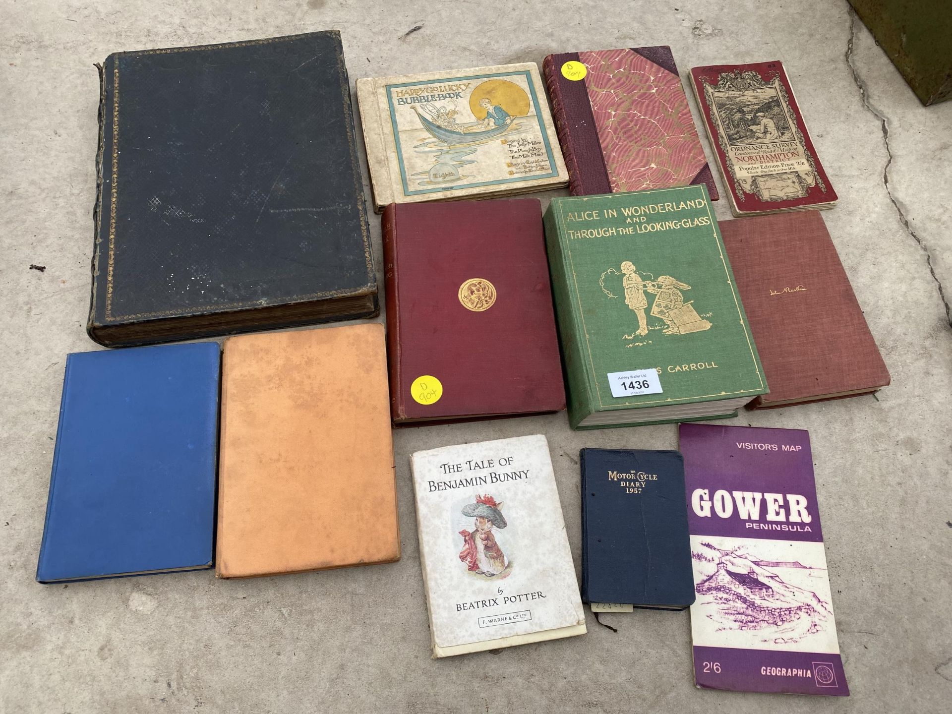 AN ASSORTMENT OF VINTAGE BOOKS TO INCLUDE LEWIS CARROLL ALICE IN WONDERLAND AND BEATRIX POTTER ETC