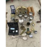 A LARGE ASSORTMENT OF VINTAGE ITEMS TO INCLUDE A BRASS TRAY, HORSE BRASSES AND GOBLETS ETC