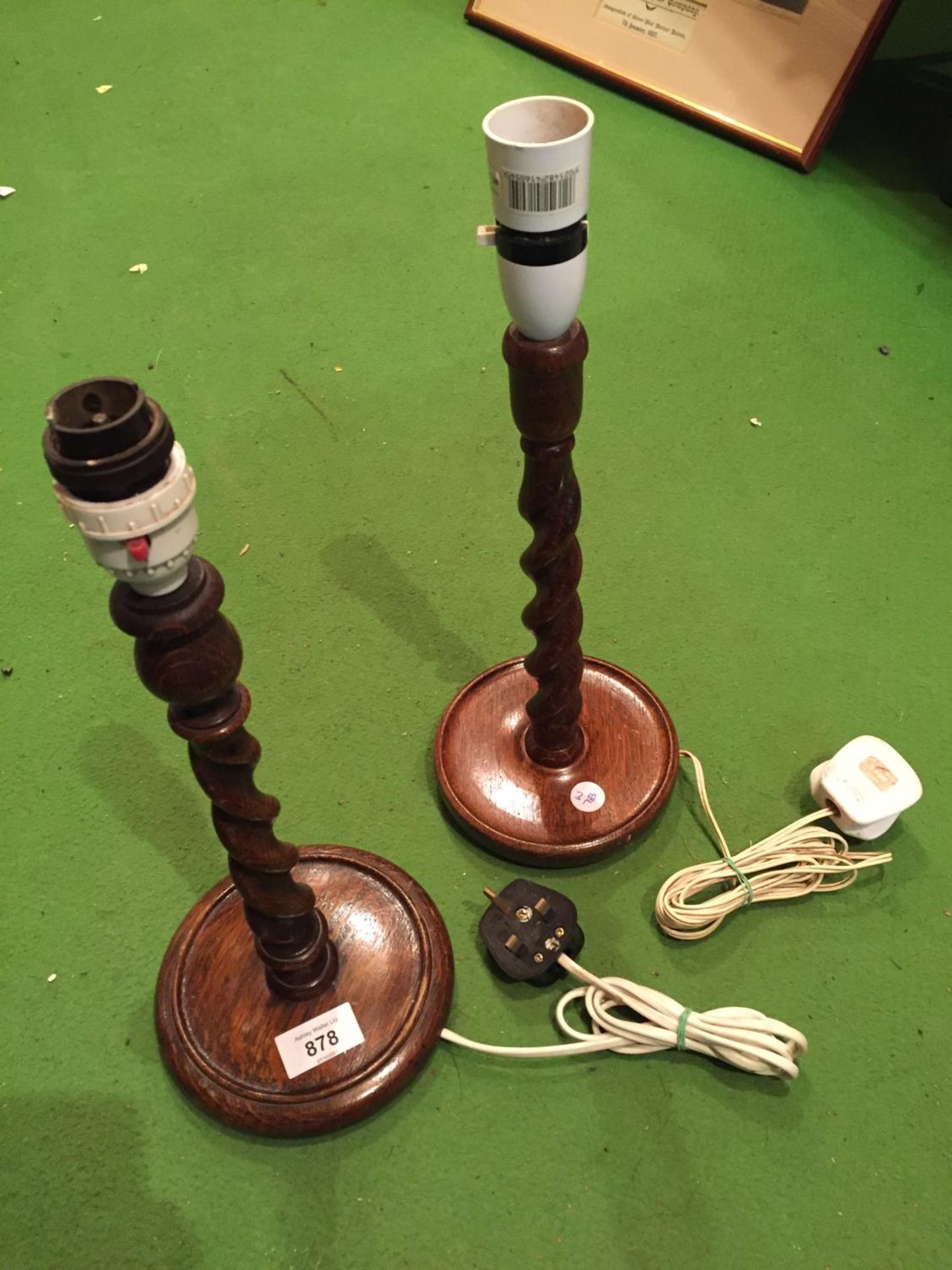 A PAIR OF WOODEN LAMPS WITH A BARLEY TWIST STEM - Image 2 of 2