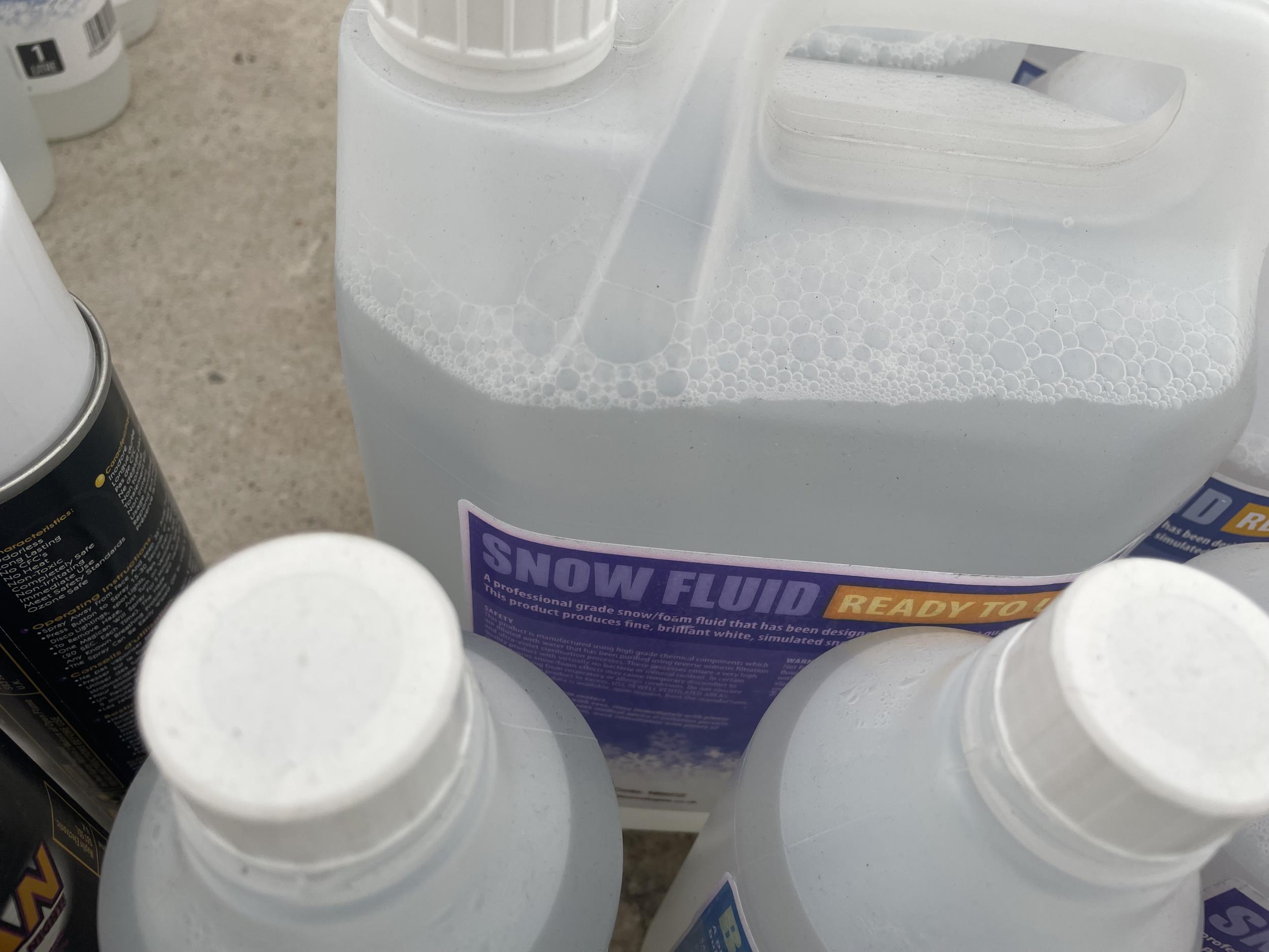 A GROUP OF 11 BOTTLES OF SNOW FLUID, 6 BOTTLES OF BUBBLE FLUID, 4 CANS OF SMOKE SPRAY AND 3 5L DRUMS - Image 4 of 4