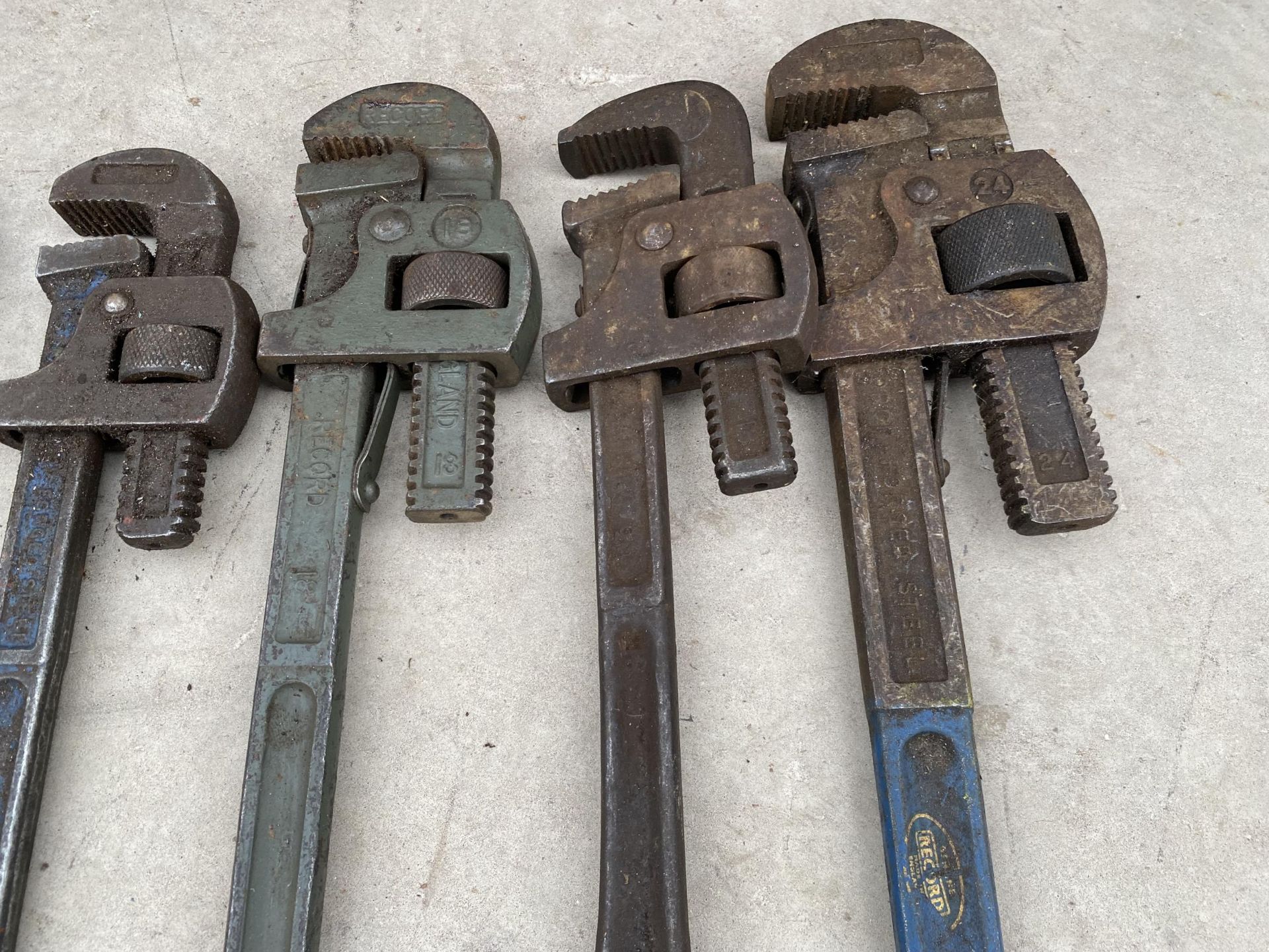 FIVE VARIOUS SIZED STILSONS AND A LARGE SPANNER - Image 2 of 2