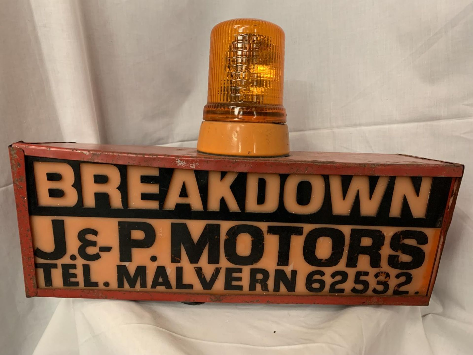 A VINTAGE BREAKDOWN J & P MOTORS MALVERN ILLUMINATED LIGHT BOX SIGN - SIGN 61CM X 23 CM (NOT - Image 3 of 5