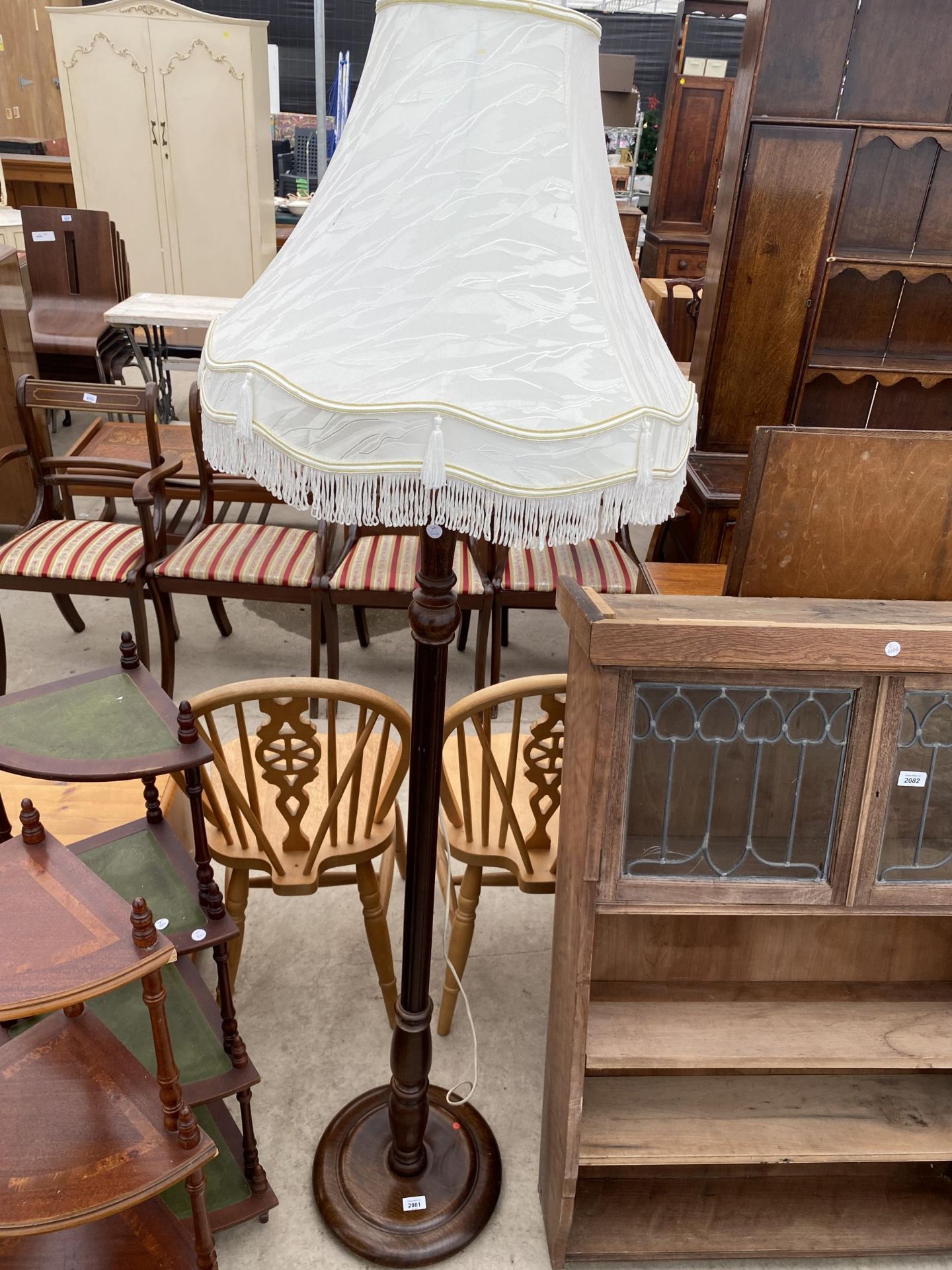 AN EARLY 20TH CENTURY OAK STANDARD LAMP WITH SHADE