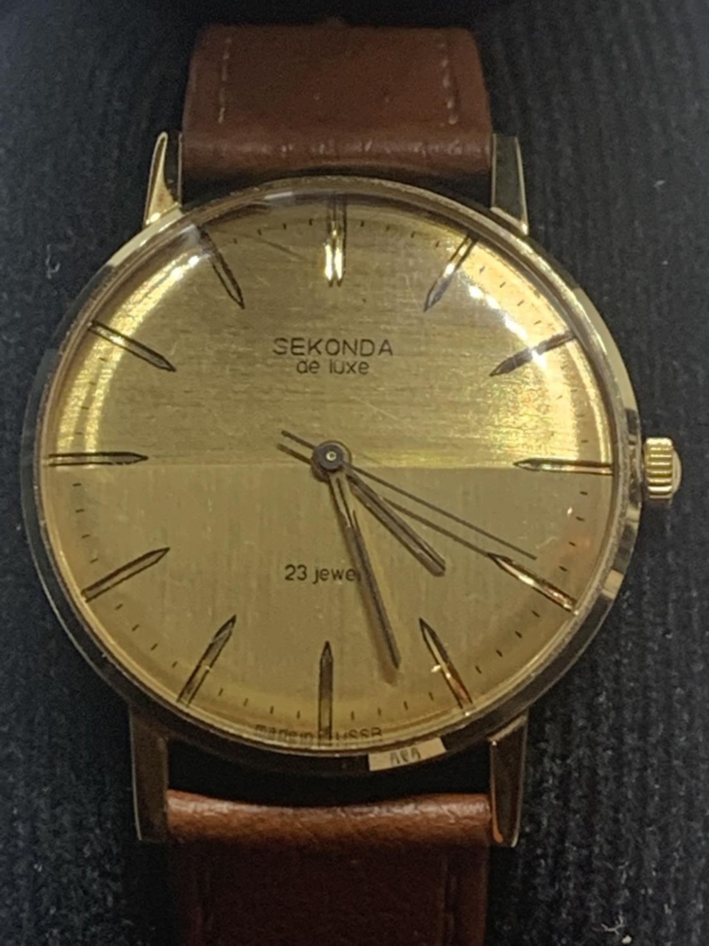 A SEKONDA VINTAGE WRIST WATCH IN A PRESENTATION BOX SEEN WORKING BUT NO WARRANTY