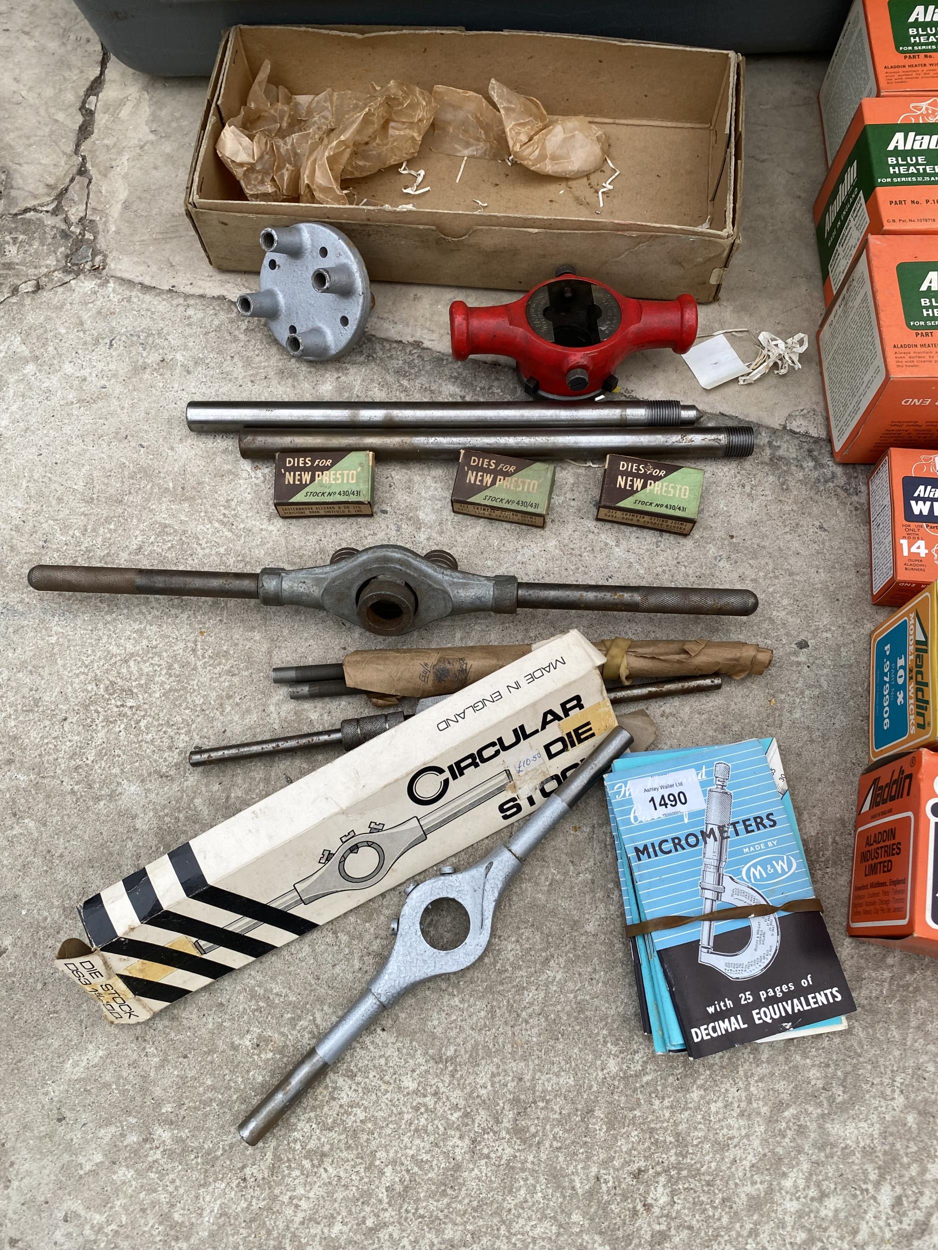 AN ASSORTMENT OF TAP AND DIE ITEMS TO INCLUDE A CIRCULAR DIE STOCK ETC