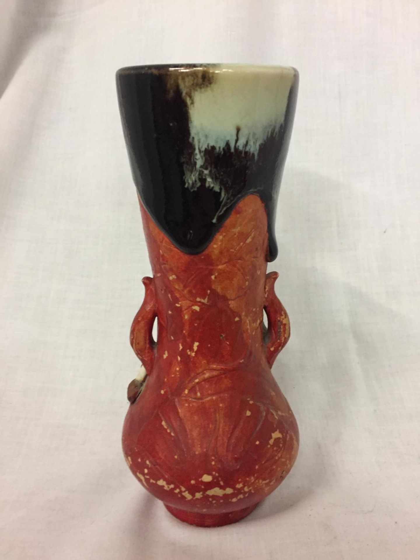 AN ORIENTAL VASE WITH A 3D IMAGE OF AN ORIENTAL MAN HEIGHT 20CM - Image 3 of 4