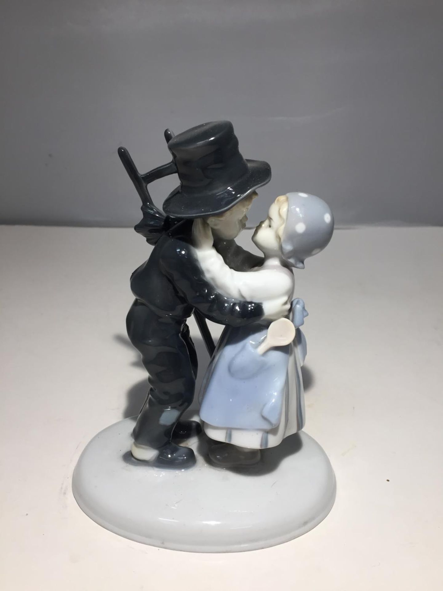 A MO CERAMICS FIGURE OF A BOY AND A GIRL - Image 2 of 3