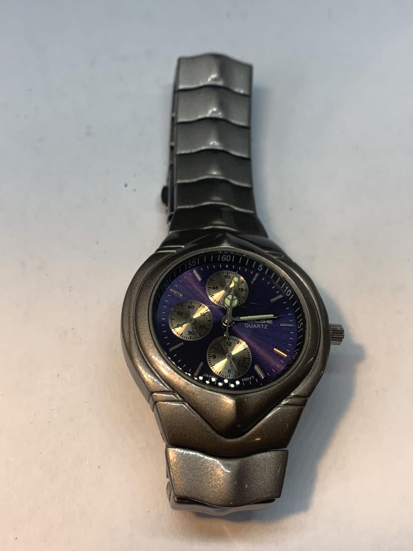 A PULSE QUARTZ CHRONOGRAPH WRIST WATCH SEEN WORKING BUT NO WARRANTY