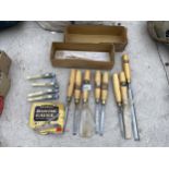 AN ASSORTMENT OF EIGHT WOOD CHISELS TO INCLUDE MARPLES AND BRADES TO ALSO INCLUDE FOUR STANLEY