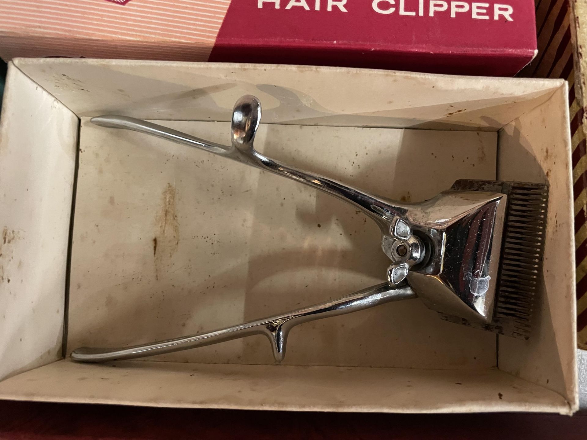 VARIOUS BOXED VINTAGE ITEMS TO INCLUDE HAIR CLIPPERS, TROUSER PRESS, BREAST RELIEVERS ETC - Image 6 of 6