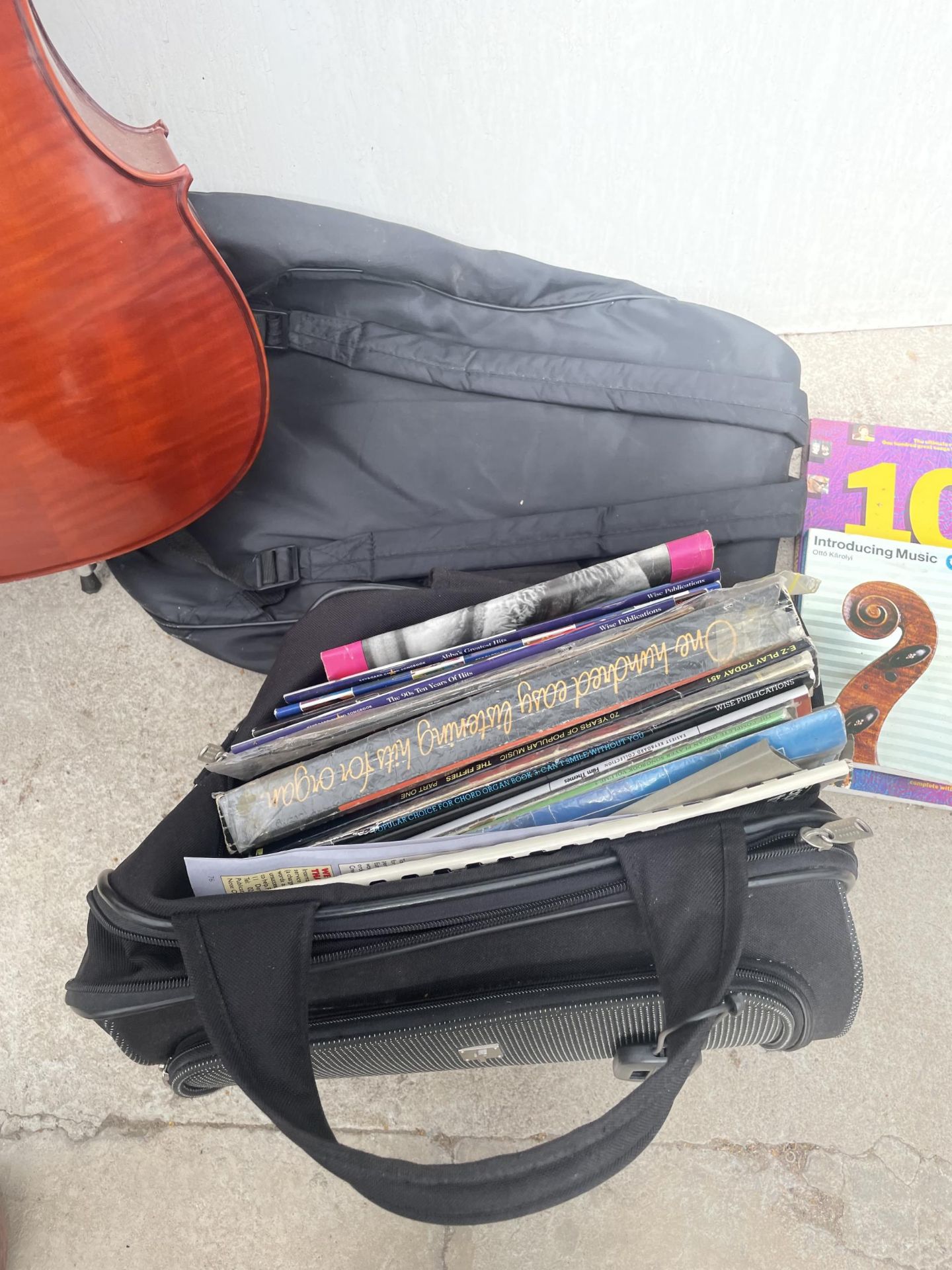 A LARGE ASSORTMENT OF MUSIC BOOKS AND A CELLO - Image 7 of 7