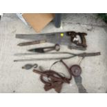 AN ASSORTMENT OF VINTAGE TOOLS TO INCLUDE A SAW AND A TAPE MEASURE ETC