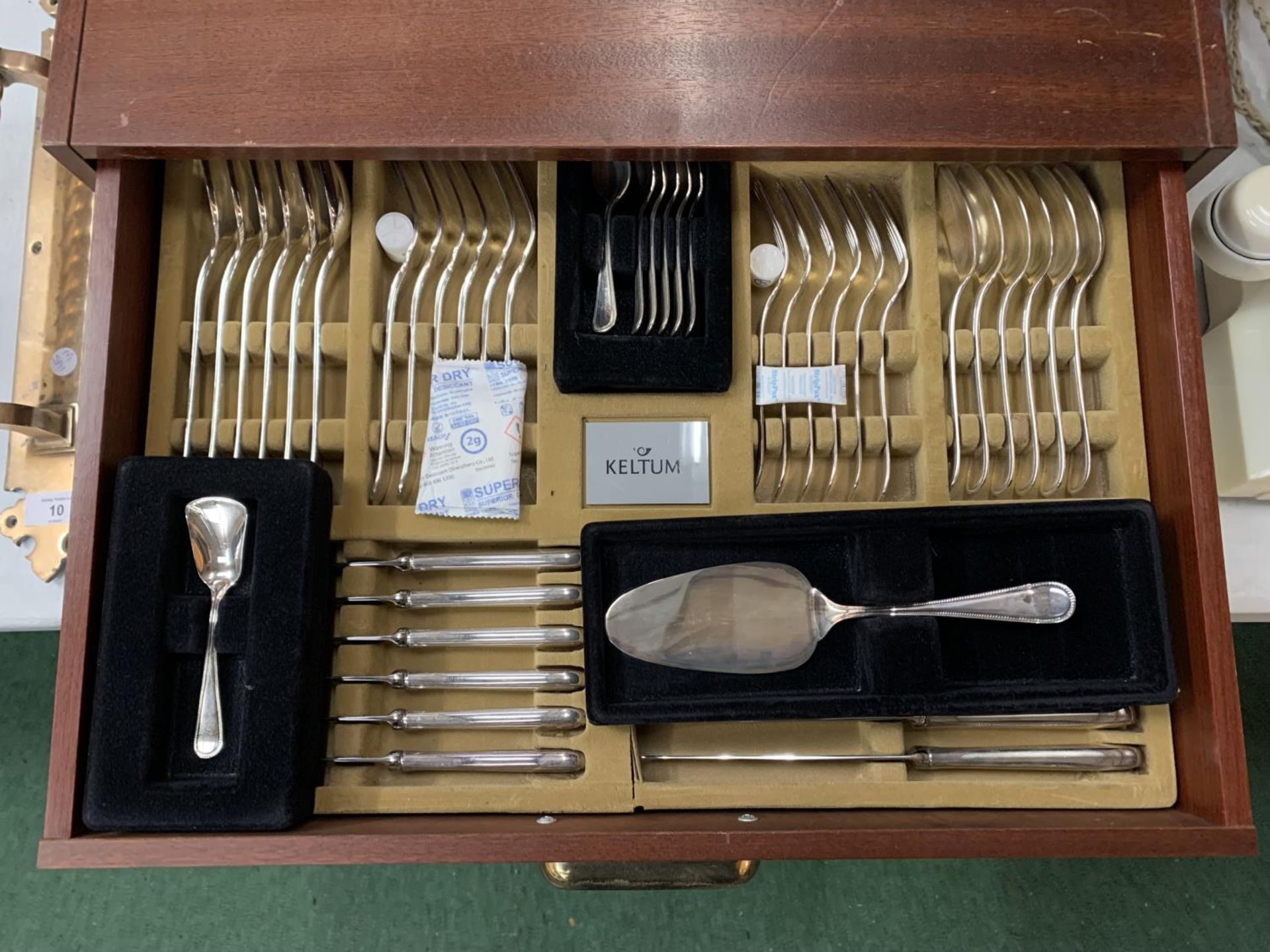 A VERY LARGE WOODEN BOXED CANTEEN OF CUTLERY CONTAINING FIFTY SEVEN PIECES TO INCLUDE LADELS, - Image 2 of 6