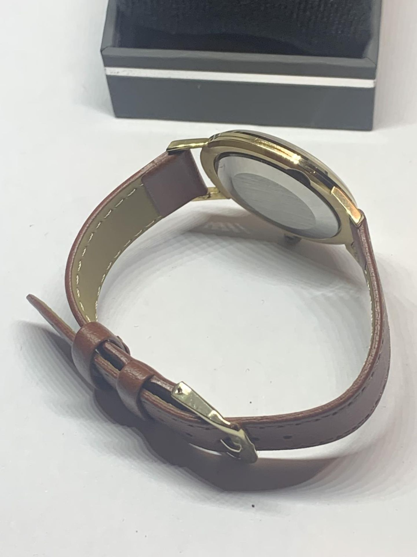 A SEKONDA VINTAGE WRIST WATCH IN A PRESENTATION BOX SEEN WORKING BUT NO WARRANTY - Image 2 of 3