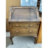 AN EARLY 20TH CENTURY OAK BUREAU - 28" WIDE