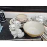 AN ASSORTMENT OF CERAMICS TO INCLUDE TWO DOGS, A LARGE MIXING BOWL AND MEAT PLATES ETC