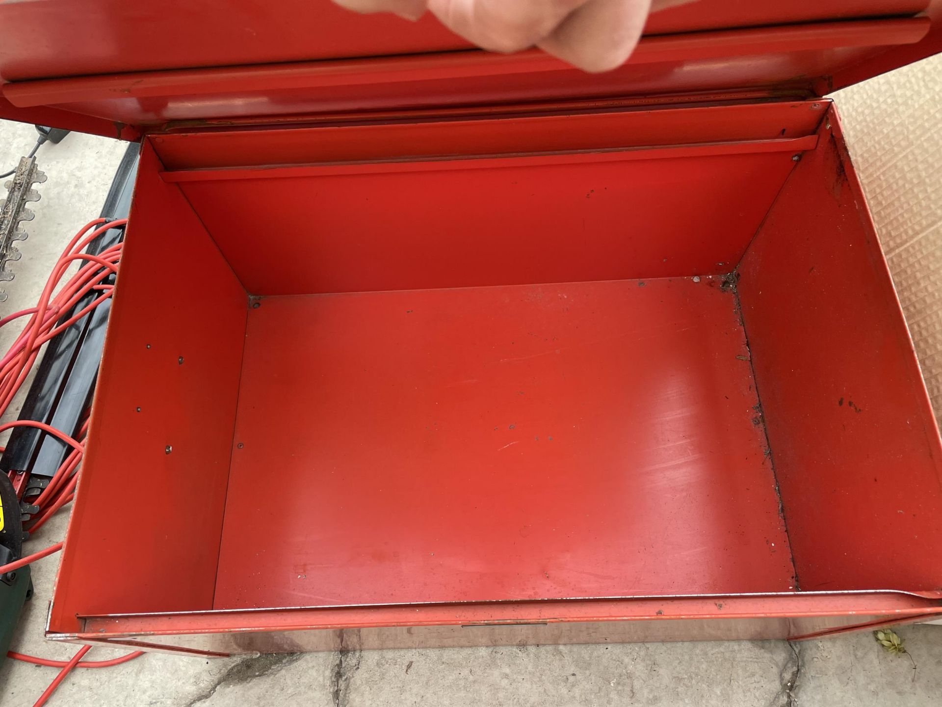 A LARGE METAL STORAGE CHEST AND A LARGE DEED BOX - Image 4 of 4