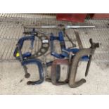 AN ASSORTMENT OF CLAMPS TO INCLUDE RECORD G CLAMPS AND SASH CLAMP ETC