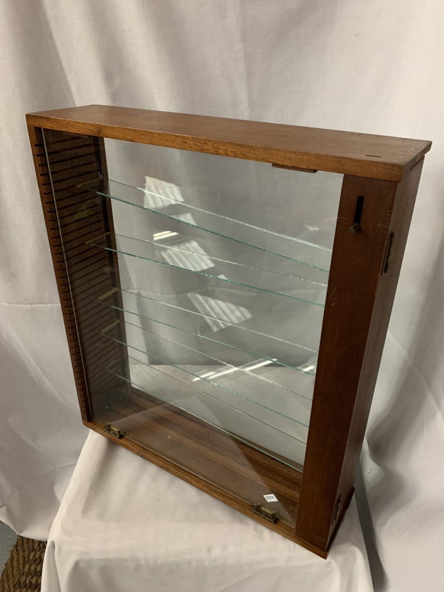 A WOODEN DISPLAY CABINET WITH ADJUSTABLE GLASS SHELVES - Image 2 of 3