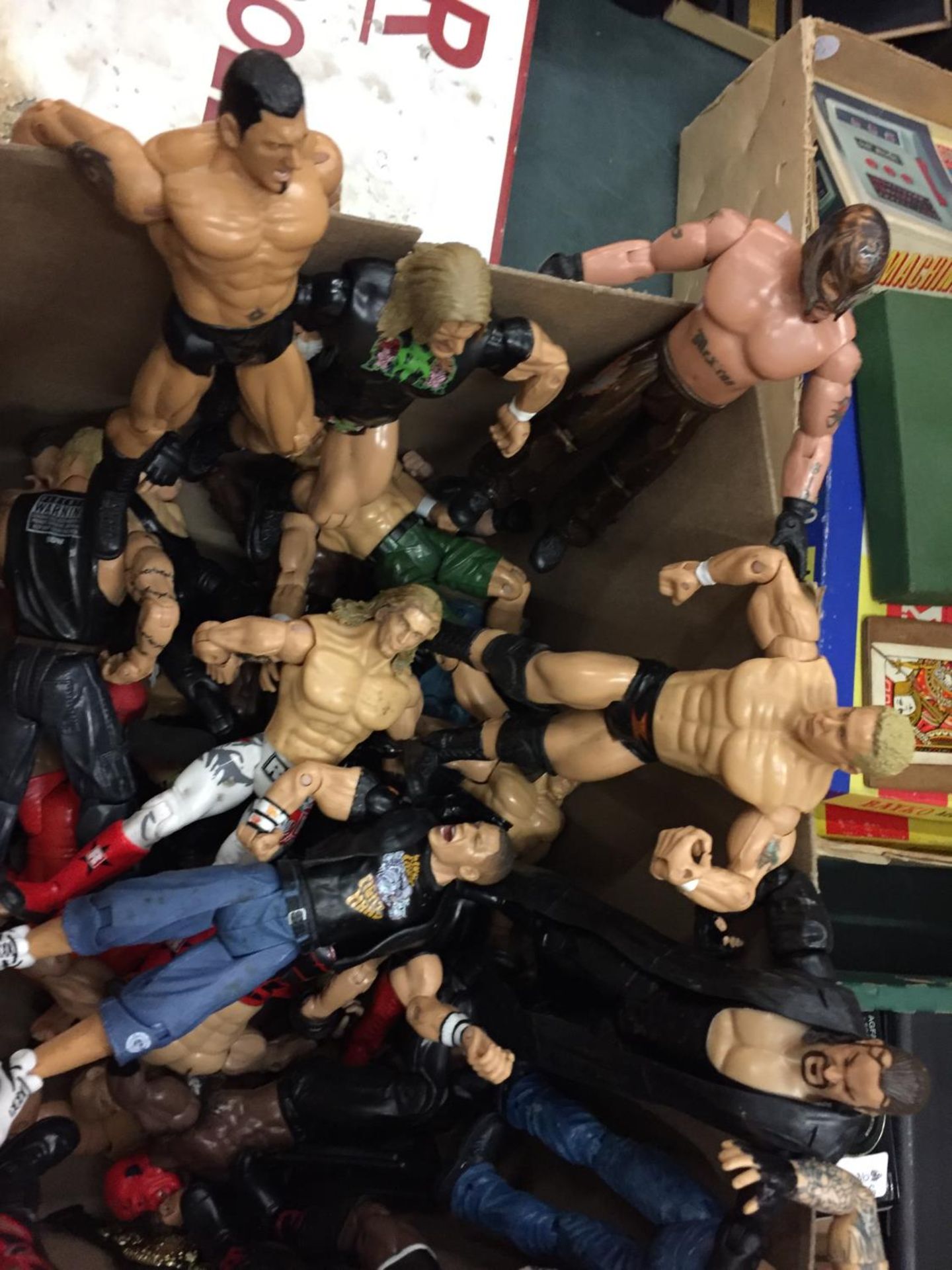 A LARGE QUANTITY OF WWE WRESTLING FIGURES - Image 4 of 4