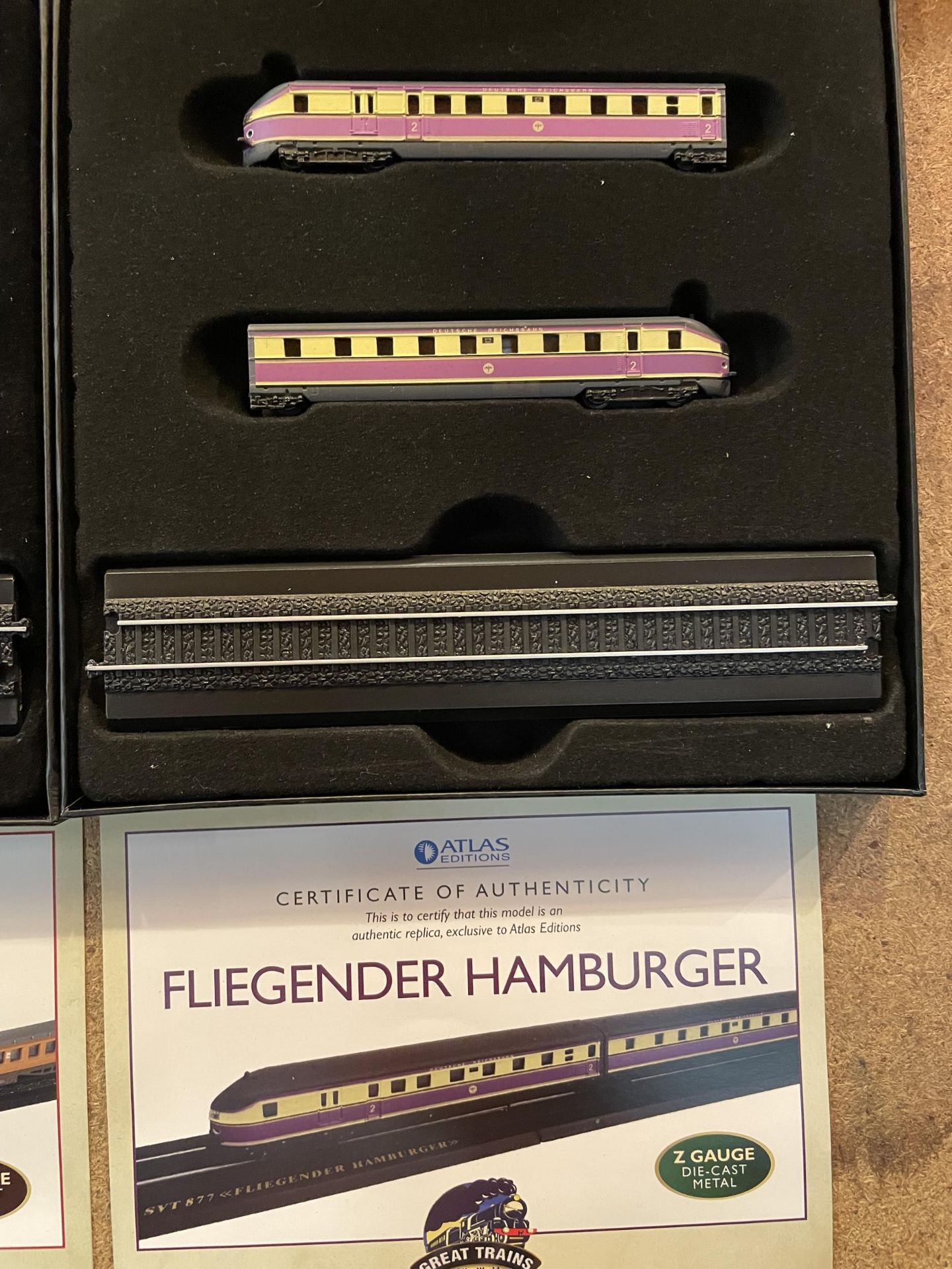 TWO MINI TRAINS SCALE 1/220 TO INCLUDE FLIEGENDER HAMBURGER AND DOVREGUBBEN - Image 3 of 3