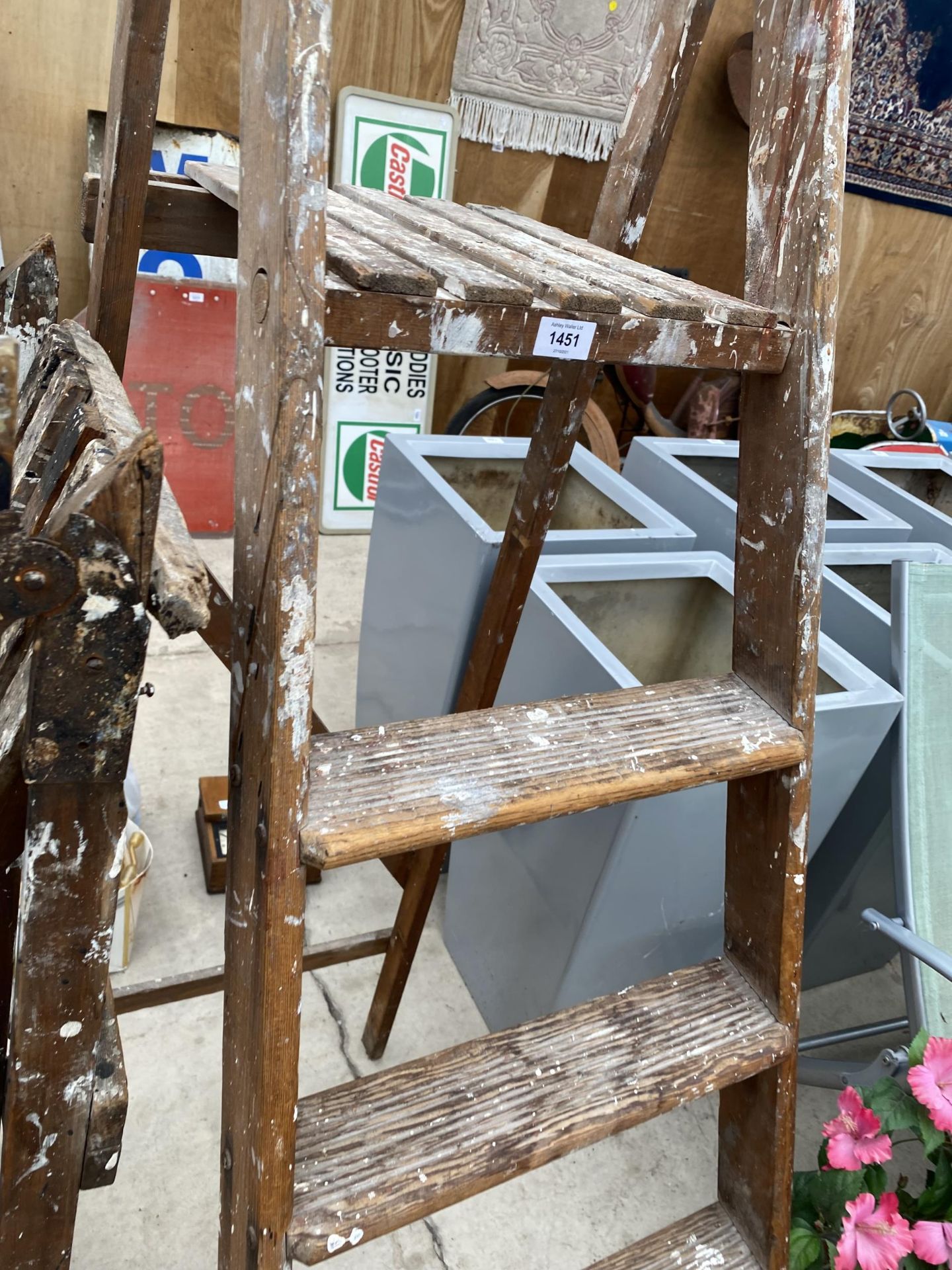 A VINTAGE WOODEN FIVE RUNG STEP LADDER AND A FURTHER THREE RUNG WOODEN STEP LADDER - Image 3 of 3