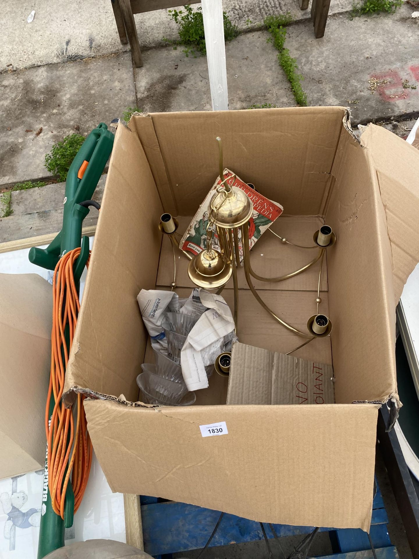 AN ASSORTMENT OF HOUSEHOLD CLEARANCE ITEMS TO INCLUDE A LIGHT FITTING, A LAMP SHADE AND A FRAMED - Image 2 of 3