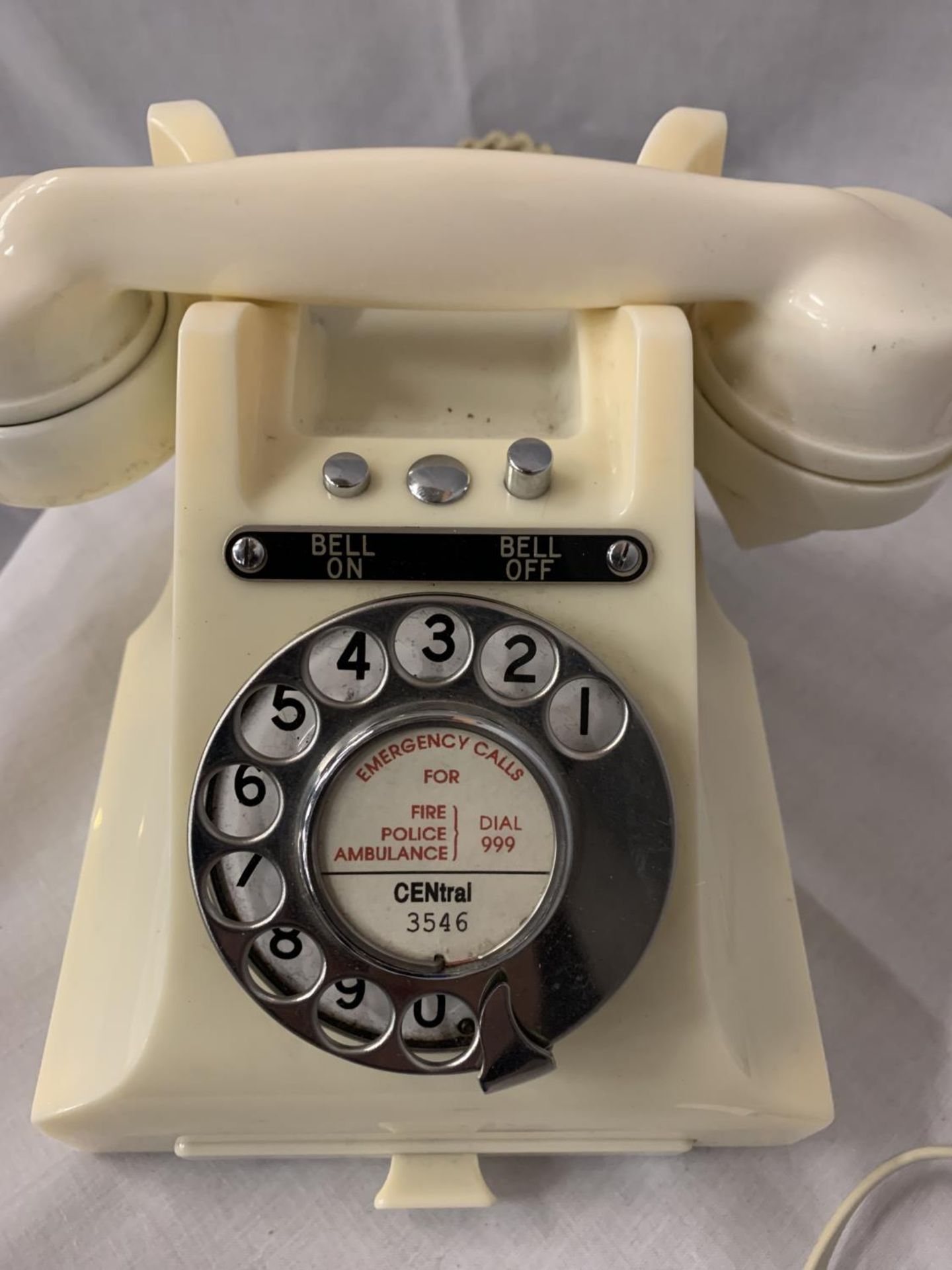 A VINTAGE IVORY BAKELITE TELEPHONE WITH BELL ON/OFF BUTTON AND PULL OUT NUMBER TRAY WIRED FOR MODERN - Image 3 of 5