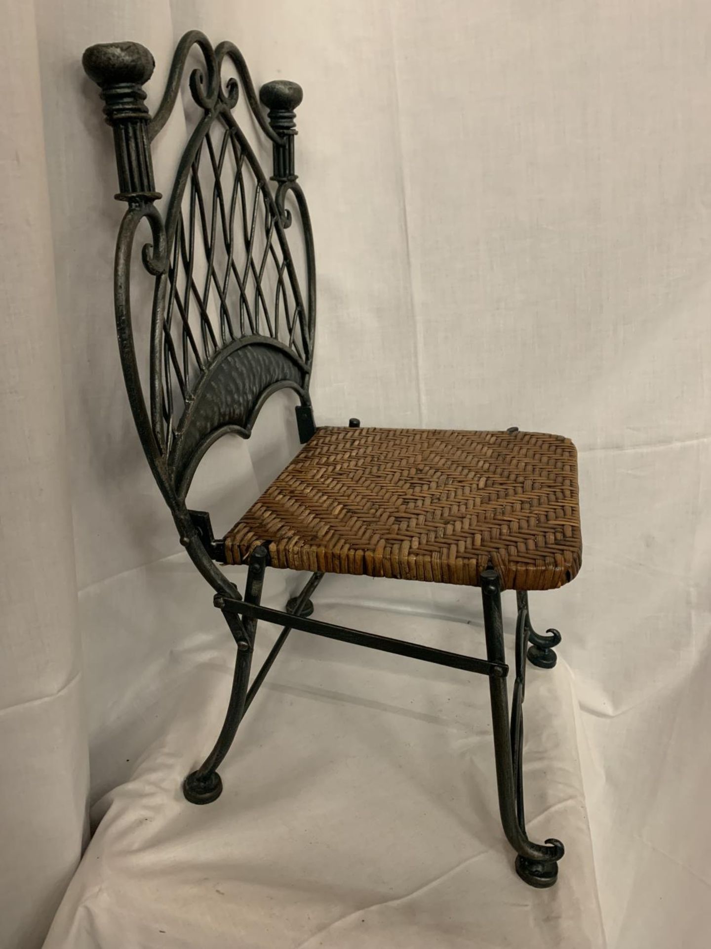 A VINTAGE VERY HEAVY WROUGHT IRON CHILDRENS CHAIR WITH A WOVEN SEAT - Image 3 of 4