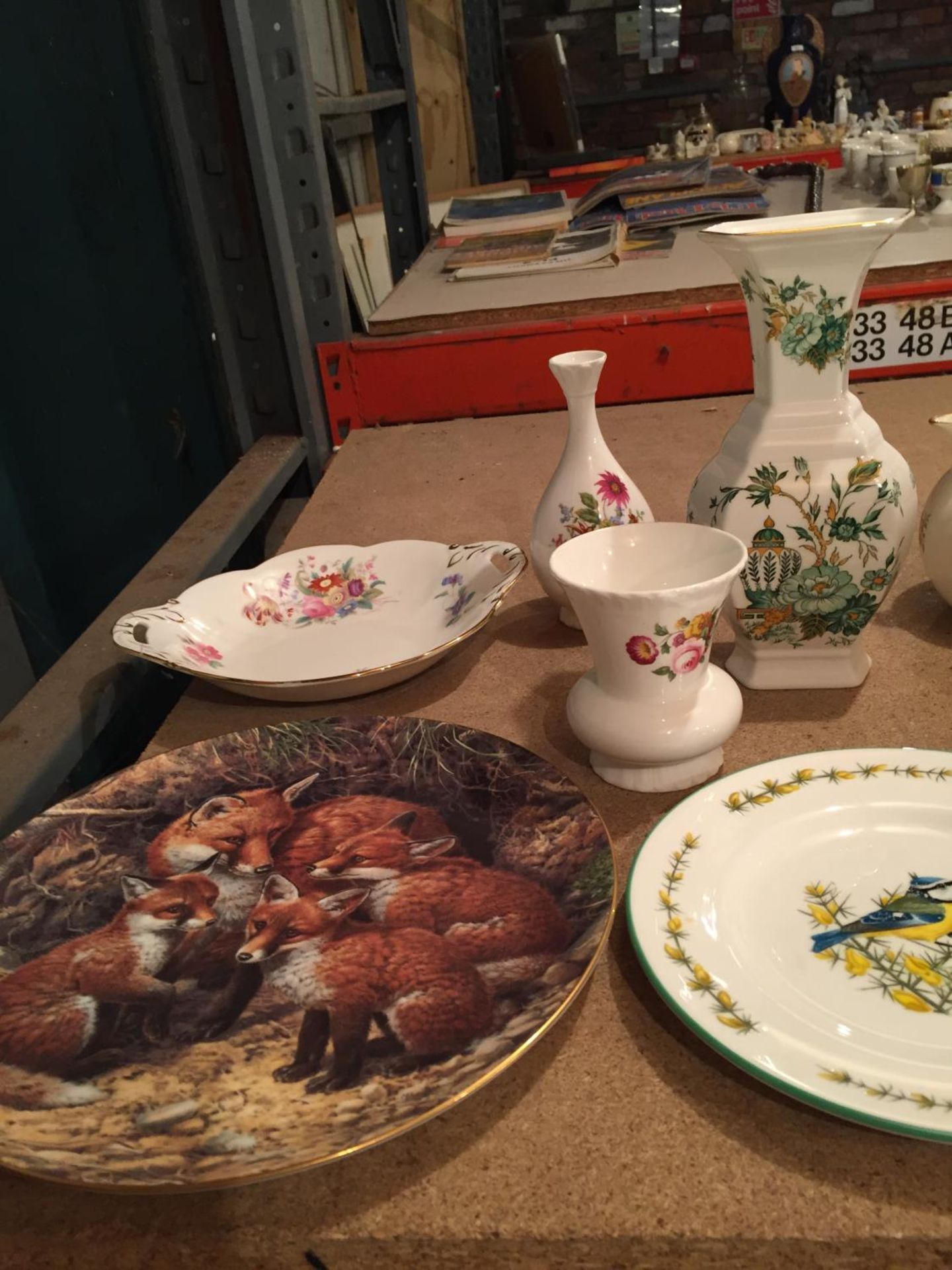 A COLLECTION OF MOSTLY COALPORT TO INCLUDE A GINGER JAR , ROSE VASE ETC - Image 3 of 4