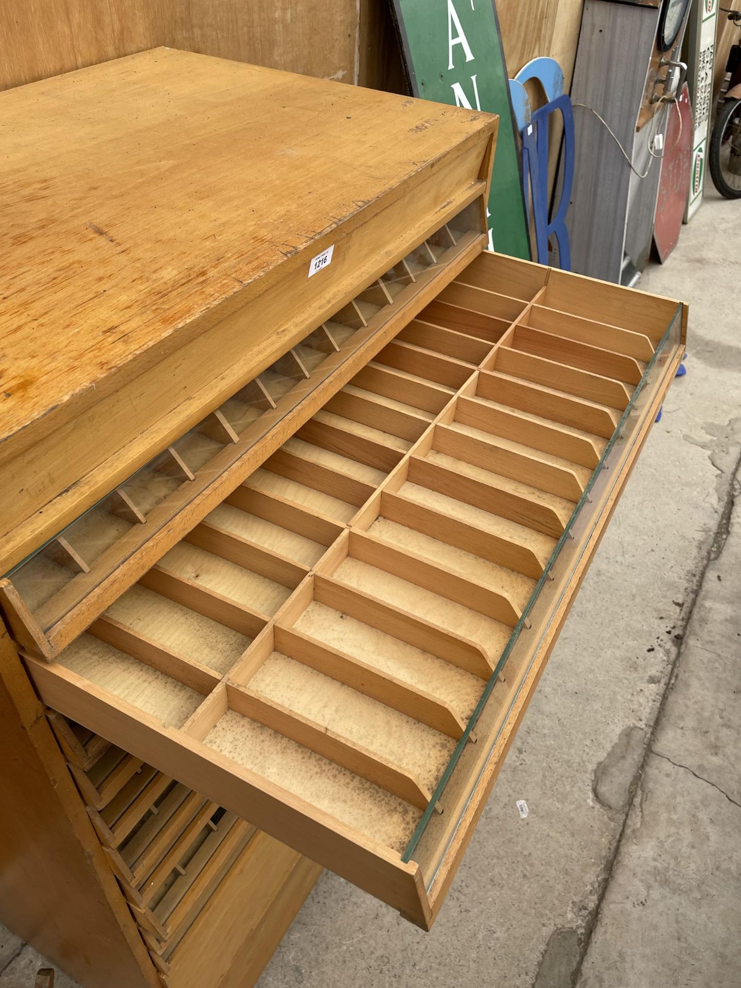 A VINTAGE MACHINIST'S HABERDASHERY CABINET ENCLOSING TWELVE VARIOUS SECTIONAL DRAWERS - Image 2 of 5