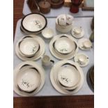 A COLLECTION OF ROYAL DOULTON BAMBOO PATTERN TABLE WARE TO INCLUDE DINNER PLATES, SIDE PLATES, CUPS,
