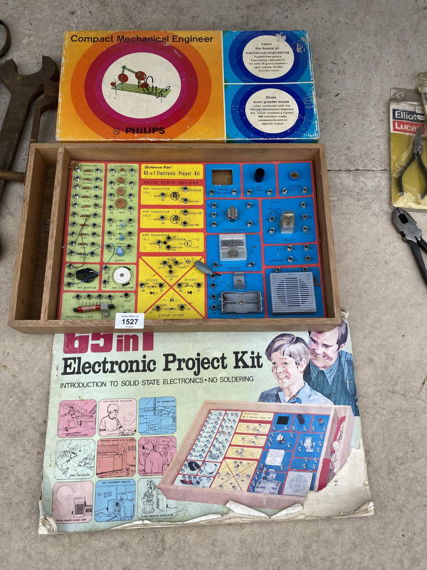 A VINTAGE SCIENCE FAIR ELECTRONIC PROJECT KIT