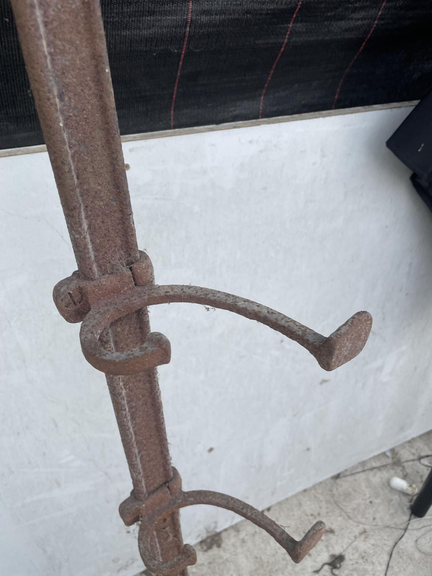 A VINTAGE WROUGHT IRON COAT HOOK - Image 2 of 2